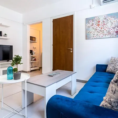 Mila's 1-br In Apartment Larnaca